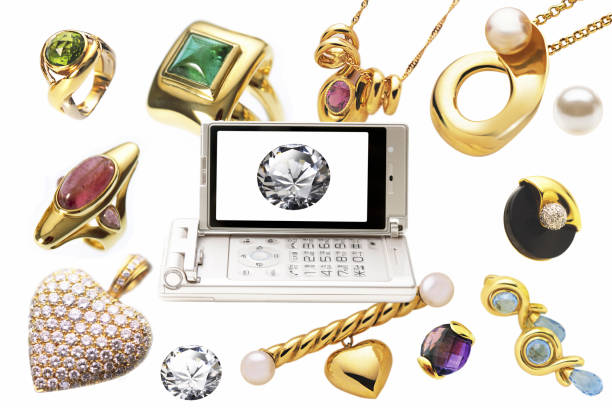 بازاریابی دیجیتال جواهرات و نمایش جزئیات و درخشش محصولات لوکس در کمپین تبلیغاتی