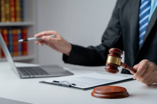 هوش مصنوعی در وکالت تهران: نقش ساخت CRM یکپارچه در موفقیت سئو و برندینگ دیجیتال دفاتر حقوقی برای سال ۱۴۰۵ - قاضی و هوش مصنوعی در حقوق