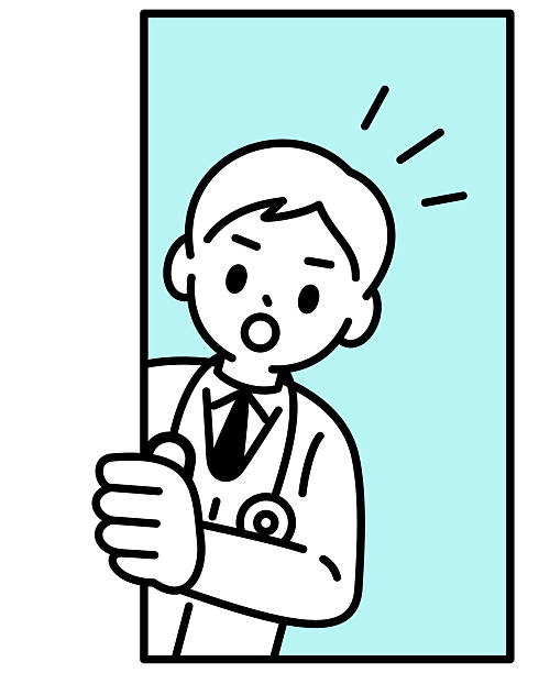 مسئول منابع انسانی در حال بررسی رزومه نیروی متخصص از طریق پورتال کارآموزی برای صنایع اراک - پینو سایت