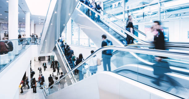 جذب مخاطب و برندینگ شخصی در بازاریابی راهنمای تور