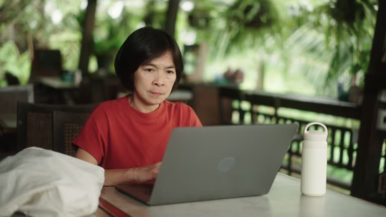 مدیریت آنلاین اقامتگاه بومگردی با استفاده از طراحی وبسایت و ابزارهای بازاریابی دیجیتال