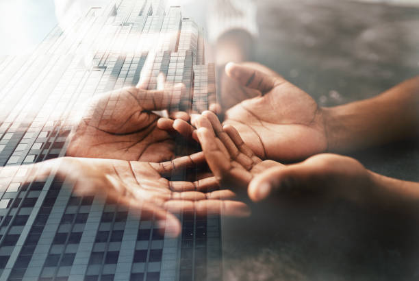 یکپارچهسازی برندینگ دیجیتال و CRM برای دفاتر مهاجرت