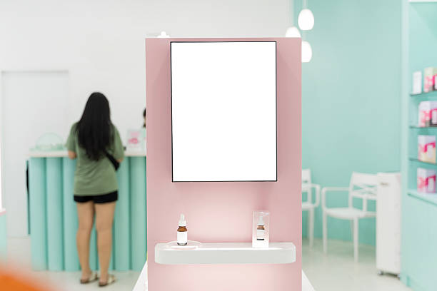 فراتر از زیبایی در پایتخت سلامت ایران: استراتژی بهینهسازی تجربه کاربری (UX) و مشاوره دیجیتال مارکتینگ برای کلینیکهای پوست و مو در شیراز - فروشگاه محصولات آرایشی و بهداشتی