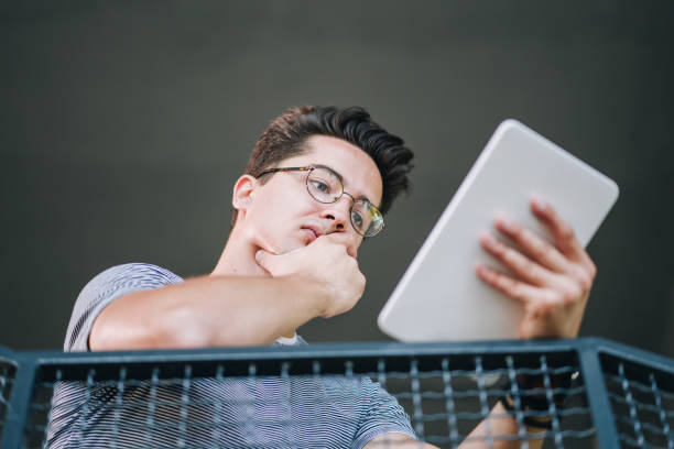 استراتژی سئو بینالمللی طلا و جواهر برای برندینگ دیجیتال، طراحی سایت با تأیید اصالت بلاکچین، از کارگاههای یزد تا کلکسیونرهای جهانی