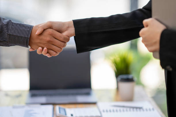 هوش مصنوعی در وکالت تهران: نقش ساخت CRM یکپارچه در موفقیت سئو و برندینگ دیجیتال دفاتر حقوقی برای سال ۱۴۰۵ - شراکت و تحول دیجیتال