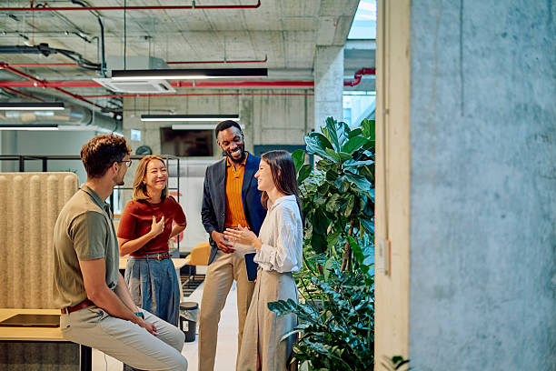 معماری اعتماد دیجیتال برای خانوادههای کرجی: نقش طراحی سایت و بهینهسازی تجربه کاربری (UX) در برندینگ کلینیکهای کاردرمانی - تیم دیجیتال مارکتینگ و مشاوران پینو سایت