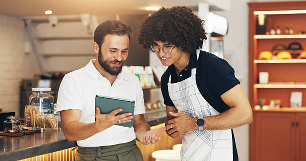 خدمات پشتیبانی سایت کترینگ و نرم افزار مدیریت سفارشات کترینگ در قم - پینو سایت