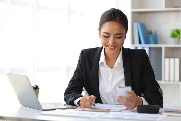 تحلیل دادههای مالی و بهبود سئو B2B تولیدی