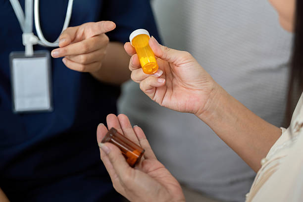 مدیریت هوشمند توریست سلامت در ارومیه: نقش ساخت CRM و بهینهسازی تجربه کاربری (UX) در موفقیت دیجیتال مارکتینگ کلینیکهای پوست و مو - مراقبت از بیمار و توضیح دارو