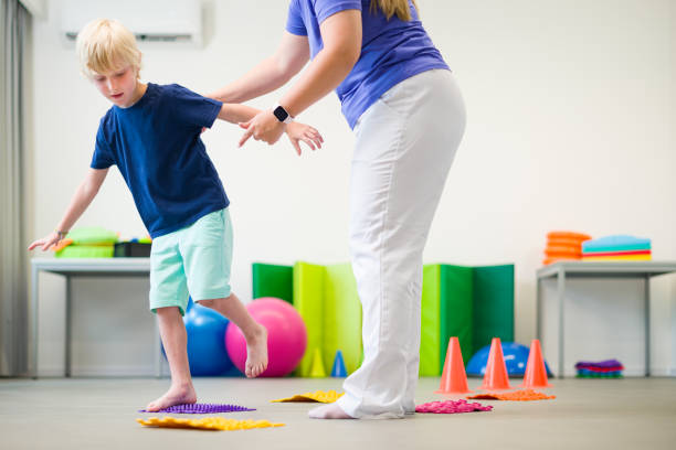 توانمندسازی کودکان در قلب کردستان: نقشه راه برندینگ دیجیتال و مشاوره دیجیتال مارکتینگ برای اعتمادسازی آنلاین کلینیکهای کاردرمانی در سنندج - کاردرمانی کودکان و متهای بازی ارتوپدی