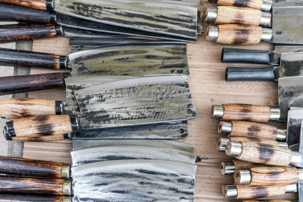 چاقوهای دستساز زنجان آماده برای فروش آنلاین جهانی - هنر دست زنجان در آشپزخانههای جهانی: استراتژی طراحی سایت D2C و برندینگ دیجیتال برای فروش مستقیم آنلاین چاقوی دستساز