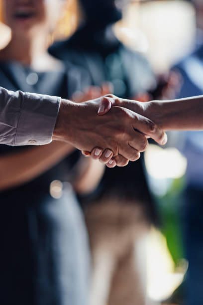 جذب قراردادهای سازمانی B2B برای آموزش کارکنان