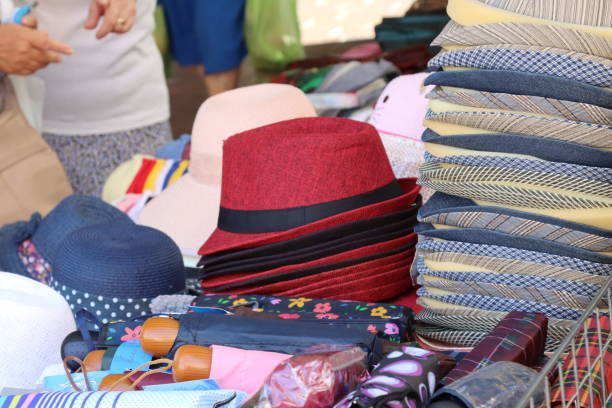 فروش آنلاین منسوجات سنتی مهاباد: کلاههای حصیری رنگارنگ در یک فروشگاه اینترنتی D2C - طراحی سایت حرفهای و سئو تصویری