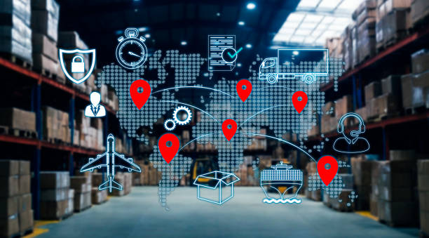 مفهوم رشد حملونقل و لجستیک با نمادهای کشتی کانتینری، هواپیما و بار، نمادی از طراحی وبسایت و لجستیک بینالمللی