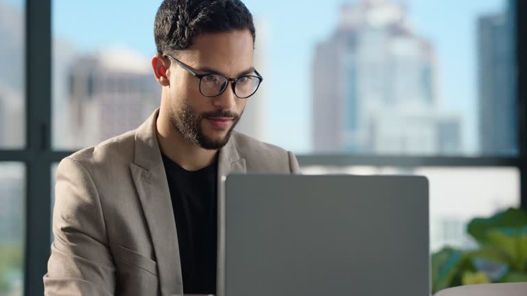 امنیت در بازار ارز تهران: نقش حیاتی پشتیبانی سایت و امنیت سایبری در برندینگ دیجیتال صرافیهای آنلاین - برنامهریزی مالی و دیجیتال