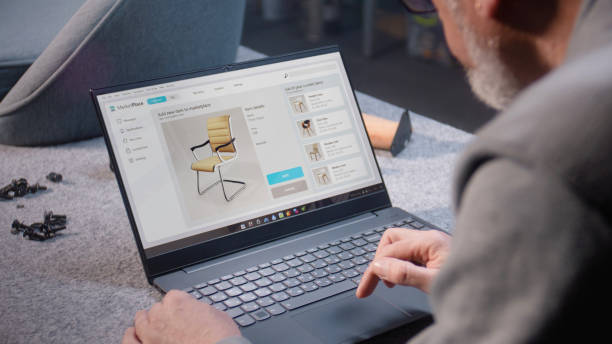 یک صنعتگر مبلمان در حال آپلود تصاویر صندلی شیک به وبسایت فروشگاهی D2C خود با تمرکز بر طراحی سایت D2C و بهینهسازی وبسایت تولیدی