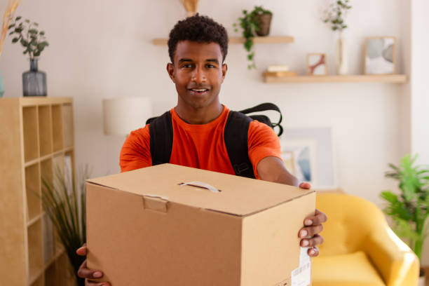 سئو B2B نساجی و قراردادهای جهانی: پیک تحویل محصول به مشتری صنعتی