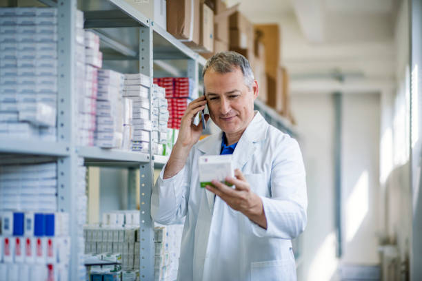 مدیریت انبار در یک داروخانه دیجیتال در قم