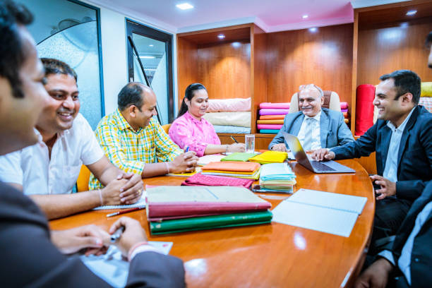 جلسه استراتژیک برای بازاریابی دیجیتال B2B و جذب تولیدکنندگان پوشاک برای کارخانجات نساجی ساری در مازندران