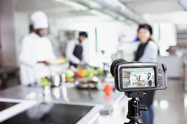 آموزش طعم گیلان به جهان - متخصصان آشپزی در حال ضبط کلاس آنلاین برای پلتفرم آموزشی LMS و سئو ویدئویی