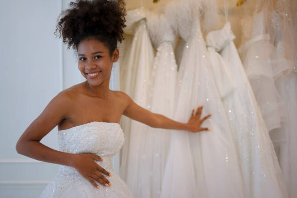 مدیر دفتر ازدواج در حال کار با وبسایت طراحی شده توسط پینو سایت