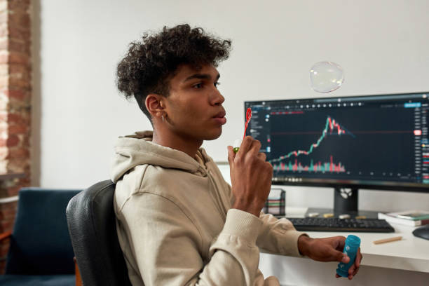 کارگزاری و نسل Z - سرمایهگذاری از خانه