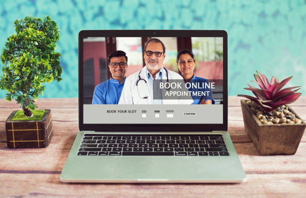 رزرو آنلاین نوبت دکتر با لپتاپ برای خدمات پرستاری منزل