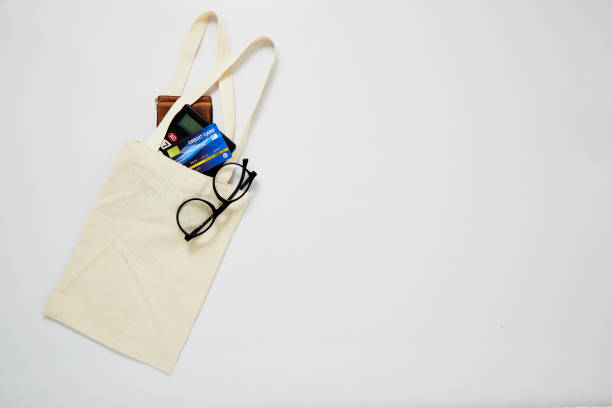 تصویر مفهومی وبسایت فروشگاهی و پرداخت آنلاین برای حذف واسطه فروش