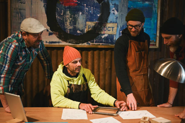 از جنگلهای ساری تا پروژههای معماری تهران: راهنمای طراحی سایت B2B و برندینگ دیجیتال برای کارگاههای نجاری لوکس - برندینگ دیجیتال، کارگاه نجاری لوکس