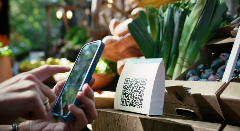 رهگیری بلاکچین برای تضمین اصالت کالا با اسکن کد QR