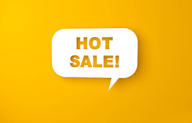 حبابهای گفتار با مضمون فروش داغ - نمادی از بازاریابی و فروش وبسایت فروشگاهی