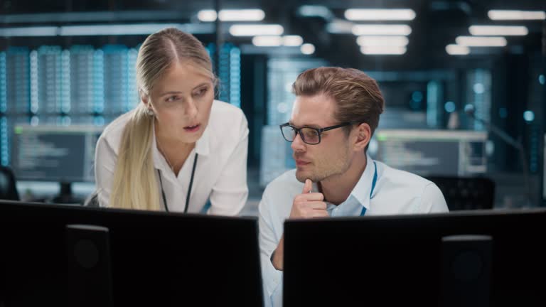 روایتگری هوشمند فرهنگ کردستان: متخصص فناوری اطلاعات در حال کار با هوش مصنوعی برای برندینگ دیجیتال و تجربه کاربری فراشخصی