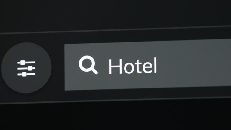 برندینگ دیجیتال هتل و بهینهسازی تجربه کاربری (UX) برای جذب توریست جهانی در هتلهای اصفهان - جستجوی آنلاین هتل