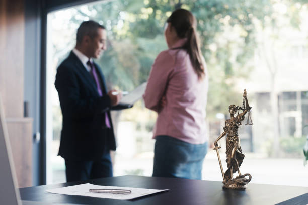 حفاظت از هویت برند در نصف جهان: نقش ساخت پورتال هوشمند موکل و استراتژی سئو برای دفاتر وکالت ثبت برند در اصفهان - مشاوره با وکیل و خدمات حقوقی