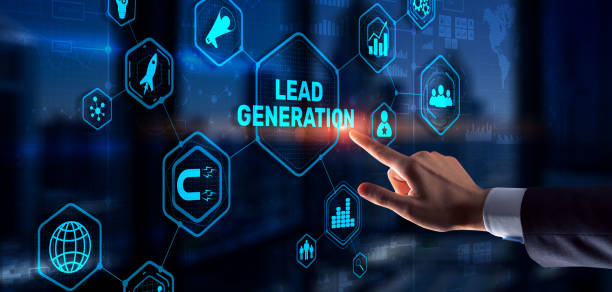 گرافیک تولید لید (Lead Generation) با آیکونهایی از مشتریان، نشاندهنده استراتژی جذب موکل و افزایش مراجعین وکیل در دیجیتال مارکتینگ سال 2025