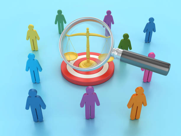 ترازو و نماد عدالت روی هدف با افراد و ذرهبین: سئو برای وکلا و مشاوره حقوقی آنلاین برای وکیل یابی اینترنتی در همدان در ۱۴۰۵