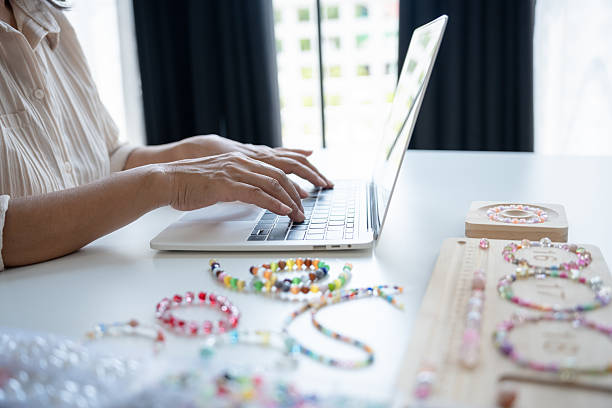 برندینگ دیجیتال و استراتژی D2C برای صادرات جواهرات لوکس - پینو سایت