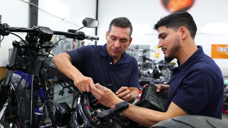 خدمات پس از فروش و تعمیرات موتورسیکلت با پورتال آنلاین در سبزوار - پینو سایت