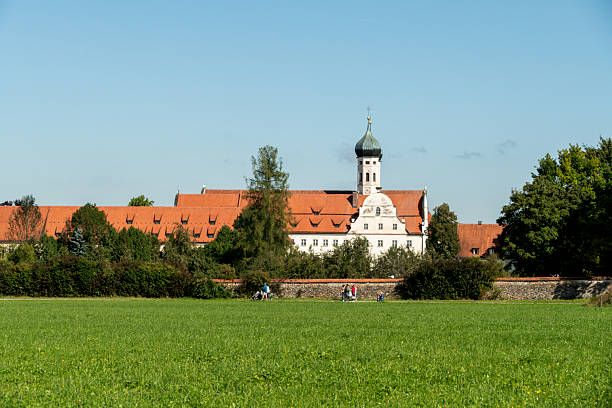 میزبانی از زائران بین المللی در مشهد با استراتژی دیجیتال