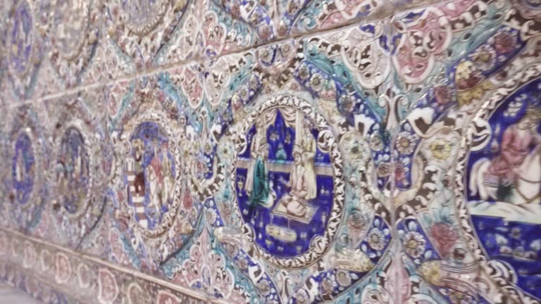 روایت هنر میناکاری در عصر دیجیتال: نقوش خیره کننده مینا در کاخ گلستان - برندینگ دیجیتال هنر میناکاری اصفهان