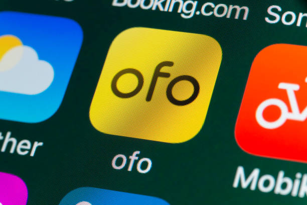 اپلیکیشنهای هواشناسی، موتورسیکلت و سایر برنامهها روی صفحه آیفون - استراتژی سئو فوق محلی و طراحی سایت PWA برای صدرنشینی خدمات رنت ماشین در قشم