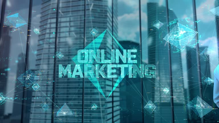 از گلاب شیراز تا برندینگ دیجیتال - مردی در حال کار با هولوگرامهای بازاریابی آنلاین - برندینگ دیجیتال، بازاریابی آنلاین