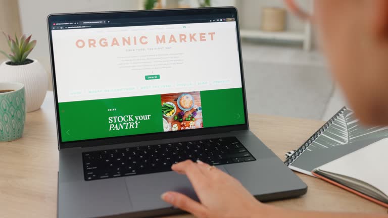 بازار ارگانیک و خرید آنلاین در لپتاپ در منزل - راهنمای کامل برندینگ دیجیتال و طراحی سایت فروشگاهی برای عطاریهای شیراز ۱۴۰۵ - فروش آنلاین عطاری