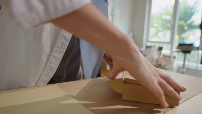 بستهبندی و ارسال لوکس جواهرات به مشتریان آنلاین - جذب نگاه زائران در بازار طلای مشهد: استراتژی جامع دیجیتال مارکتینگ و برندینگ برای فروشگاههای طلا و جواهر