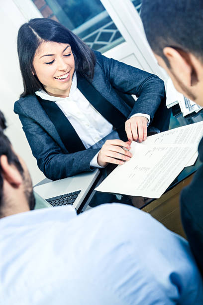 برندینگ دیجیتال دفاتر اسناد رسمی و استراتژی UX در مشهد