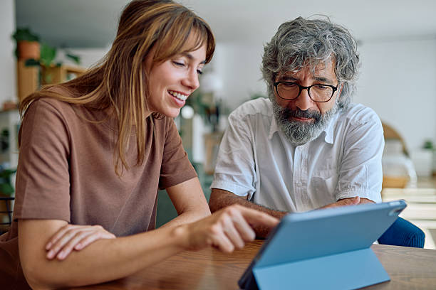 برندینگ دیجیتال املاک و بازاریابی دیجیتال دفاتر وکالت ملکی - همکاری حرفه ای در تیم دیجیتال مارکتینگ