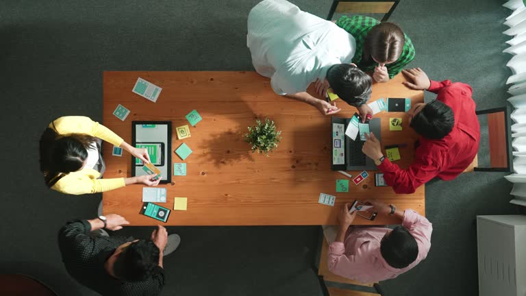 بحث در مورد اصول طراحی تجربه کاربری صوتیمحور (UX) و برندینگ دیجیتال برای فروش آنلاین سازهای محلی ایلام در یک جلسه برنامهنویسی