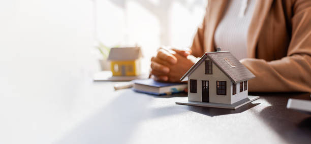 سئو محتوایی دفاتر وکالت - معماری اعتماد در پایتخت حقوقی جنوب - استراتژی جامع برندینگ دیجیتال و سئو محتوایی برای دفاتر وکالت شیراز در سال ۱۴۰۵