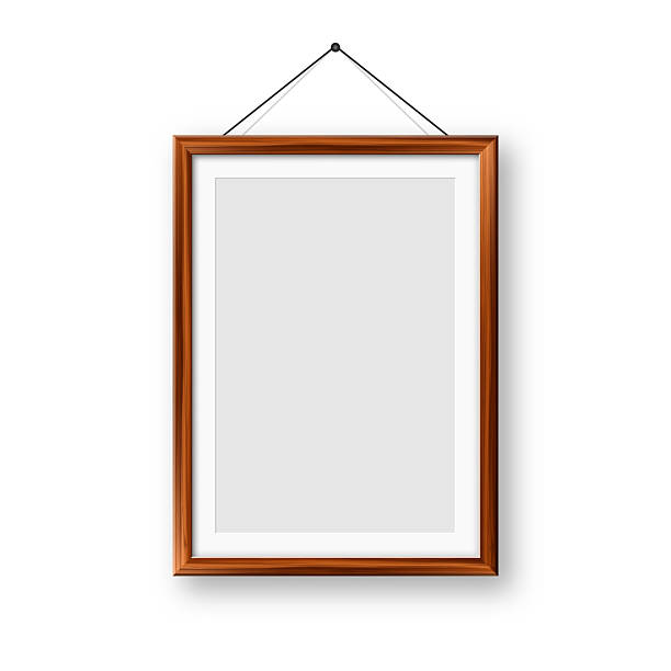 قاب عکس چوبی مدرن و واقعگرایانه، آماده برای نمایش آثار هنری، مرتبط با طراحی وبسایت و سئو تصویری هنر برای گالریهای هنری در سنندج