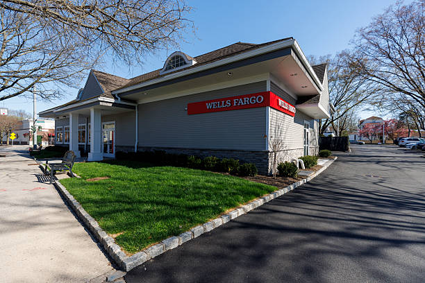 بانکداری خرده فروشی در سال 2025 - معماری اعتماد در اکوسیستم فینتک تهران: استراتژی طراحی تجربه کاربری (UX) با هوش مصنوعی برای شخصیسازی خدمات مالی آنلاین